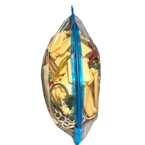 Mystery Jewelry Grab Bag Surprise 2 LB Vintage Costume Modern Pieces Bag #0142 - Picture 5 of 7